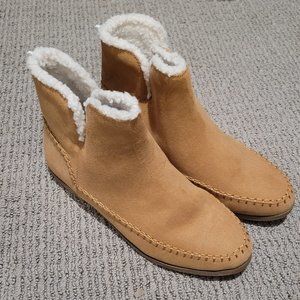 Old Navy Water-Repellent Faux-Suede Ankle Boots